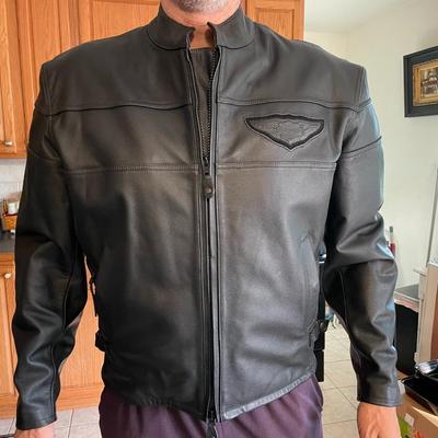 Harley Davidson Heavy XL Leather Motorcycle Jacket w/Zipper Lining in Newer Never Worn Condition.