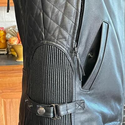 Harley Davidson Heavy XL Leather Motorcycle Jacket w/Zipper Lining in Newer Never Worn Condition.