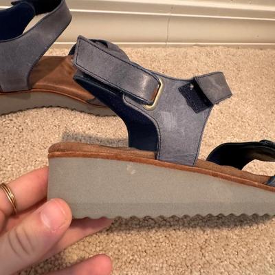 Women’s Leather Sandals - Size 6-6.5 (3PC-DZ)