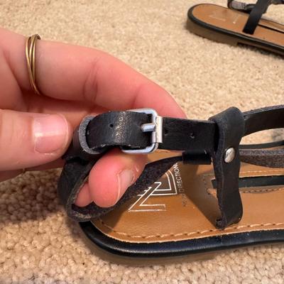 Women’s Leather Sandals - Size 6-6.5 (3PC-DZ)