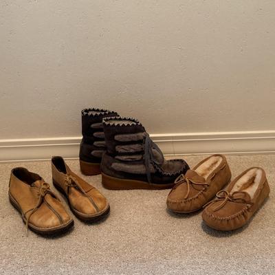 Women’s Yodelers, Minnetonka, and More Shoes - Sizes 6.5-7 (3PC-DZ)