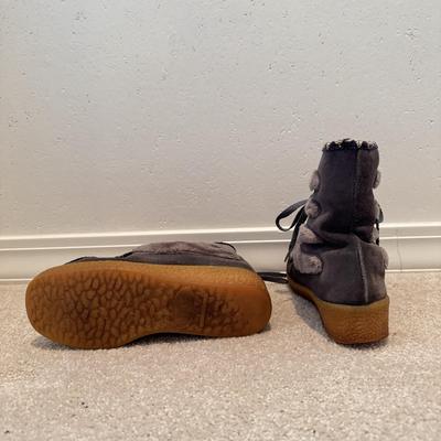 Women’s Yodelers, Minnetonka, and More Shoes - Sizes 6.5-7 (3PC-DZ)