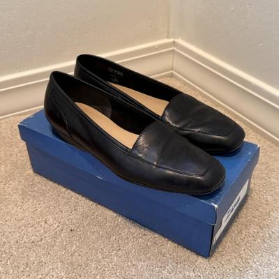 Shaina Gold, Born, Sabrinas, and Other Women’s Flats - Sizes 6-7 (3PC-DZ)