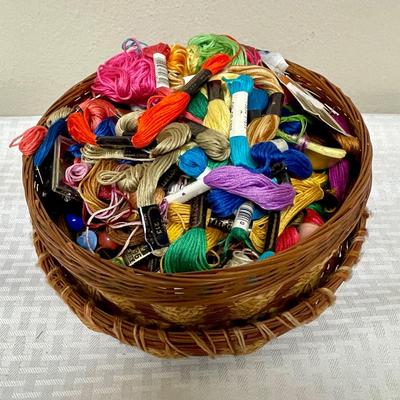 Sewing Basket with thread lot inside
