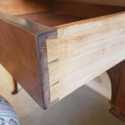 Three Drawer Vanity with Stool (3UB-KD)