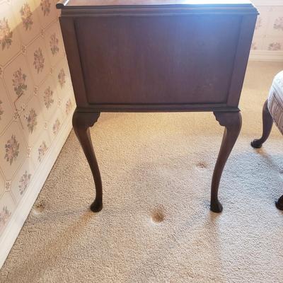 Three Drawer Vanity with Stool (3UB-KD)