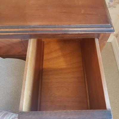 Three Drawer Vanity with Stool (3UB-KD)