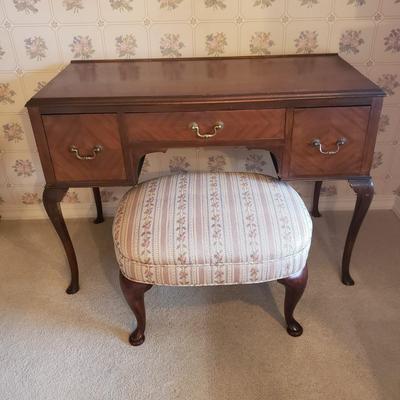 Three Drawer Vanity with Stool (3UB-KD)