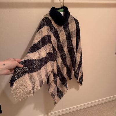 Eddie Bauer, Bloomingdale’s, Lauren Hansen, and Other Women’s Sweaters - Sizes S-M (3PC-DZ)