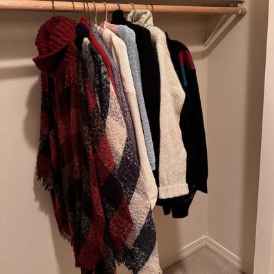 Eddie Bauer, Bloomingdale’s, Lauren Hansen, and Other Women’s Sweaters - Sizes S-M (3PC-DZ)