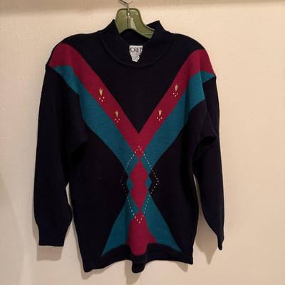 Eddie Bauer, Bloomingdale’s, Lauren Hansen, and Other Women’s Sweaters - Sizes S-M (3PC-DZ)