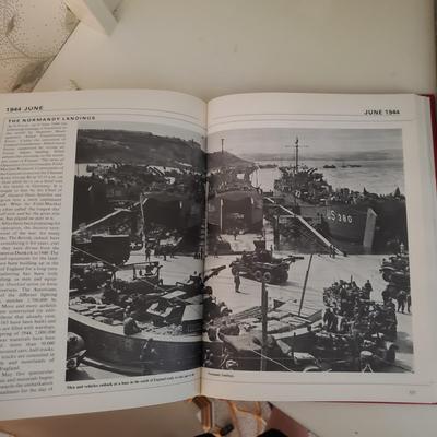Books About War (3GB1-KD)