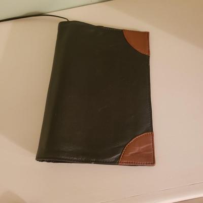 Paperback Books and Book Covers (3GB1-KD)
