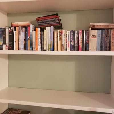 Paperback Books and Book Covers (3GB1-KD)