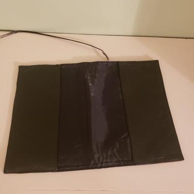 Paperback Books and Book Covers (3GB1-KD)
