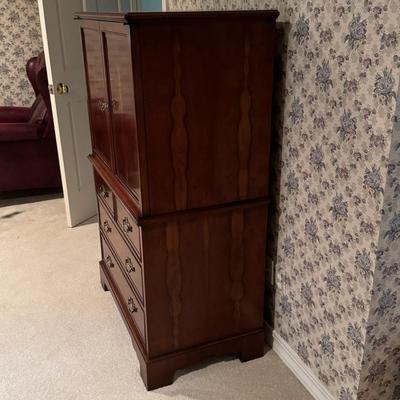 Hekman Inlaid Yew Wood Entertainment Cabinet Chest (3PB-DZ)