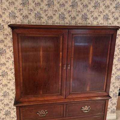 Hekman Inlaid Yew Wood Entertainment Cabinet Chest (3PB-DZ)