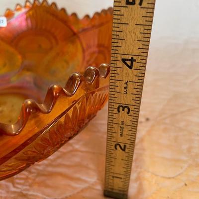 Vintage carnival glass bowl w/scalloped edge