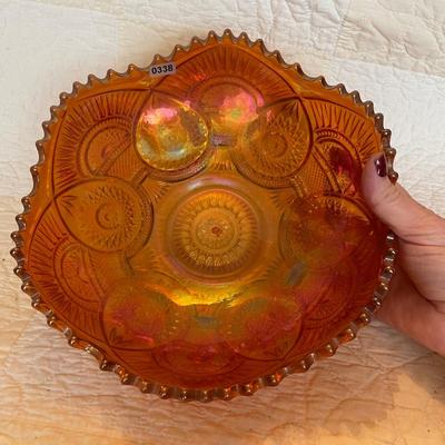 Vintage carnival glass bowl w/scalloped edge