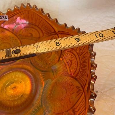 Vintage carnival glass bowl w/scalloped edge
