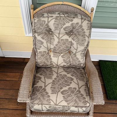 556 Lloyd Flanders Large Wicker Rocking Chair with Cushion AS-IS