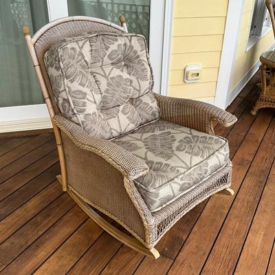 556 Lloyd Flanders Large Wicker Rocking Chair with Cushion AS-IS