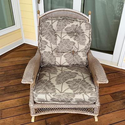 556 Lloyd Flanders Large Wicker Rocking Chair with Cushion AS-IS