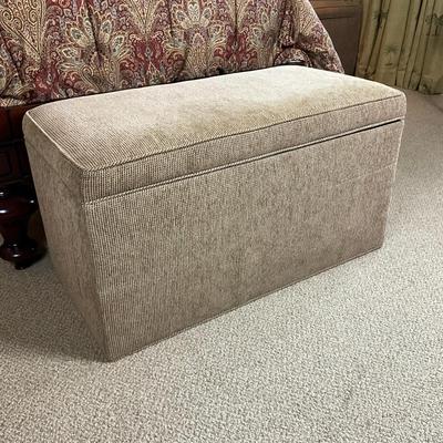 587 WLC Furniture Upholdstered Storage Chest on Wheels