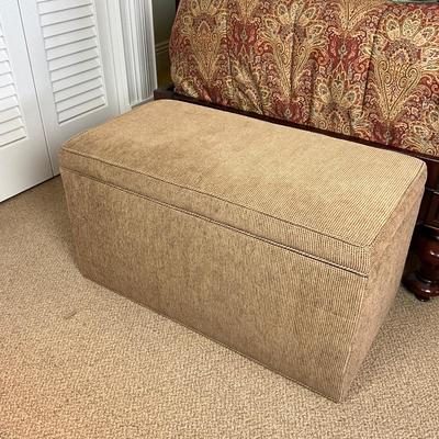 588 WLC Furniture Upholdstered Storage Chest on Wheels