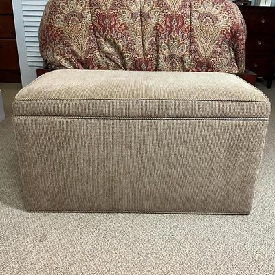 588 WLC Furniture Upholdstered Storage Chest on Wheels