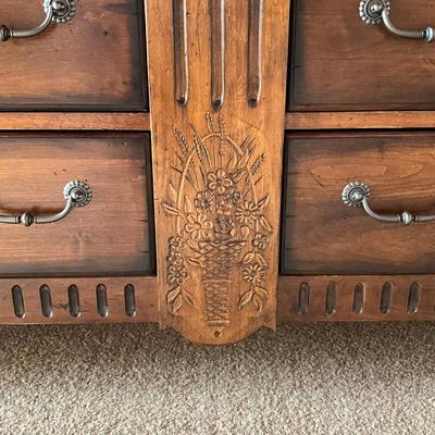605 Lexington Furniture Southern Living Nine Drawer Dresser