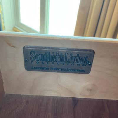 605 Lexington Furniture Southern Living Nine Drawer Dresser