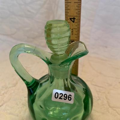 Green oil cruet with stopper