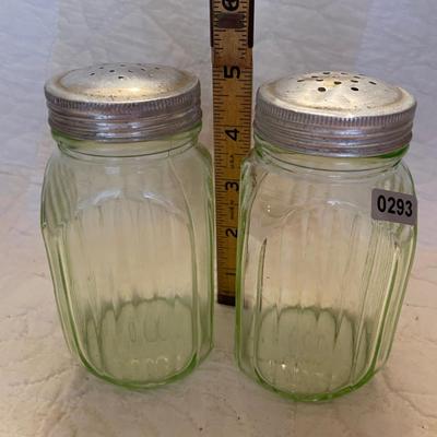 Anchor Hocking uranium Vaseline depression shakers
