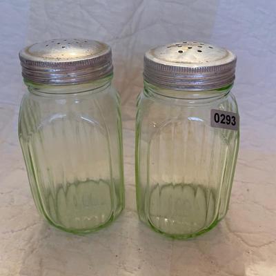 Anchor Hocking uranium Vaseline depression shakers