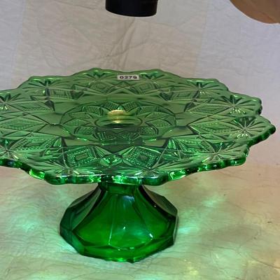 Pedestal serving dish