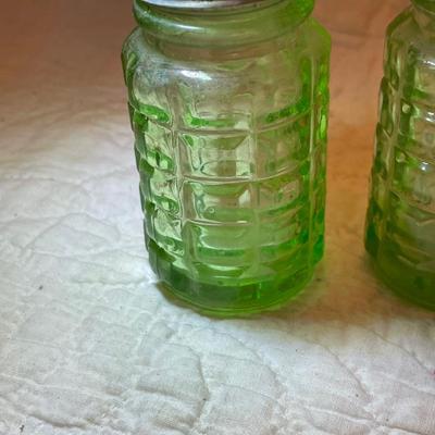 Anchor Hocking waffle pattern green salt & pepper