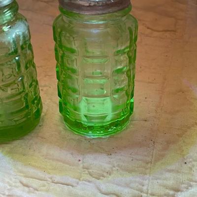 Anchor Hocking waffle pattern green salt & pepper