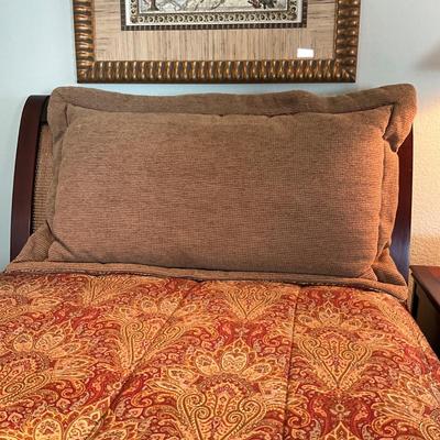 576 Pair of Twin Tommy Hilfiger Comforters with Pillow Shams