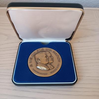 PRESIDENTS RONALD REAGAN & GEORGE BUSH "A Vision for the Nation" 1980 MEDAL