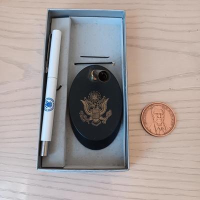 PRESIDENTIAL SEAL PEN HOLDER AND RONALD REAGAN MEDAL