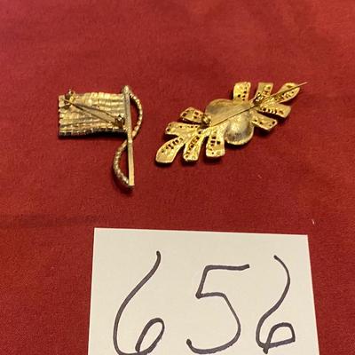 Brooch Lot