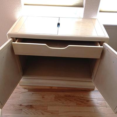 FOLD OUT WHITE WASHED SOLID WOOD SIDE BAR (MATCHES LOTS 126 & 127)