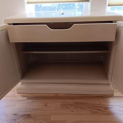 FOLD OUT WHITE WASHED SOLID WOOD SIDE BAR (MATCHES LOTS 126 & 127)