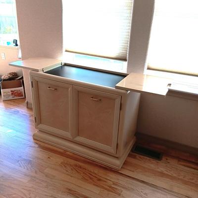 FOLD OUT WHITE WASHED SOLID WOOD SIDE BAR (MATCHES LOTS 126 & 127)