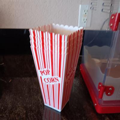 WARING PRO MOVIE THEATRE TYPE POPCORN MAKER W/REUSABLE CONTAINERS