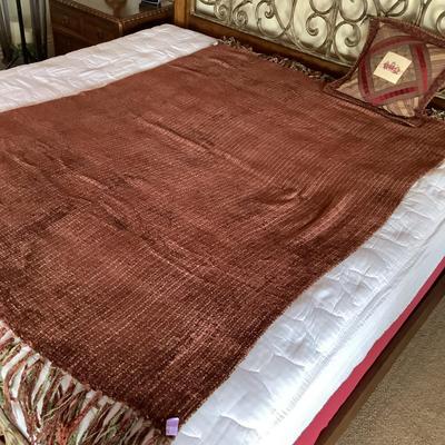 631 Brown/Green Tassel Throw Blanket w/ Custom Monkey Pillow