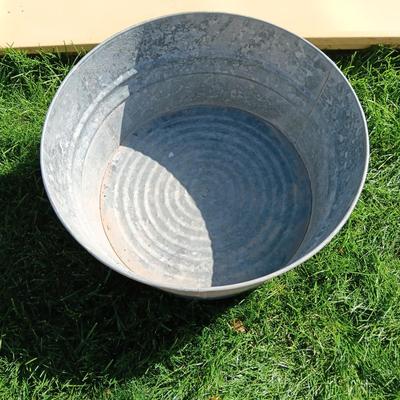 LARGE GALVANIZED TUB