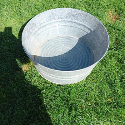 LARGE GALVANIZED TUB