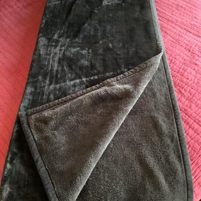 640 Hudson Park Collection Plush Brown Throw Blanket